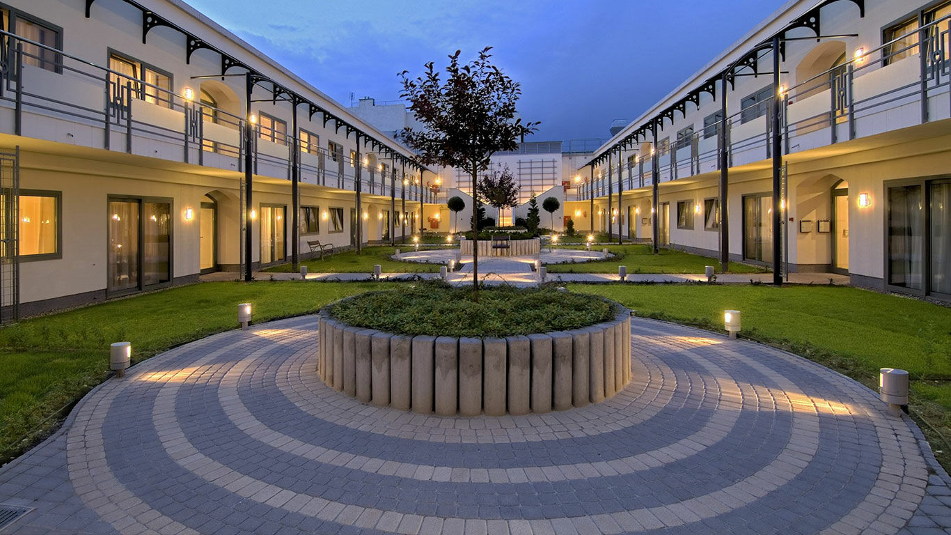 Corinthia Budapest Eksteriør billede The courtyard of the University of Novi Sad