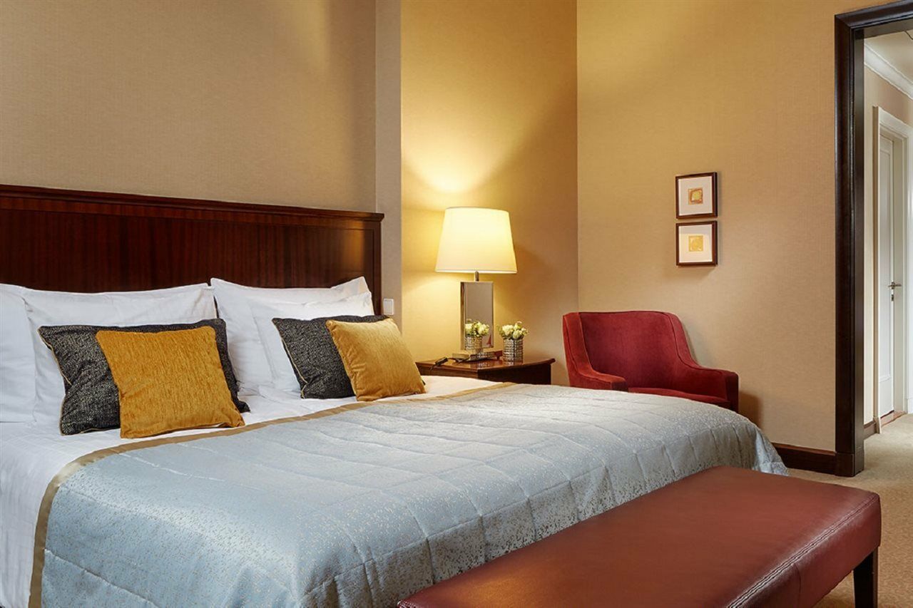 Corinthia Budapest Eksteriør billede A bedroom at the hotel