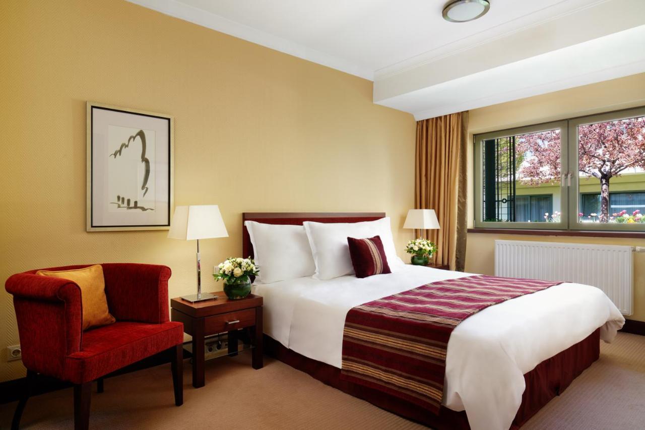 Corinthia Budapest Eksteriør billede A room at the hotel